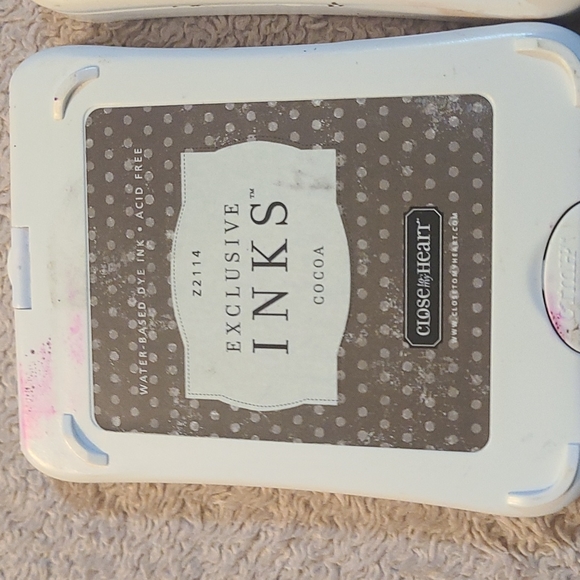 Bundle of 3 stamp ink pads by exclusive ink and Jim Holtz distress ink - Picture 2 of 4